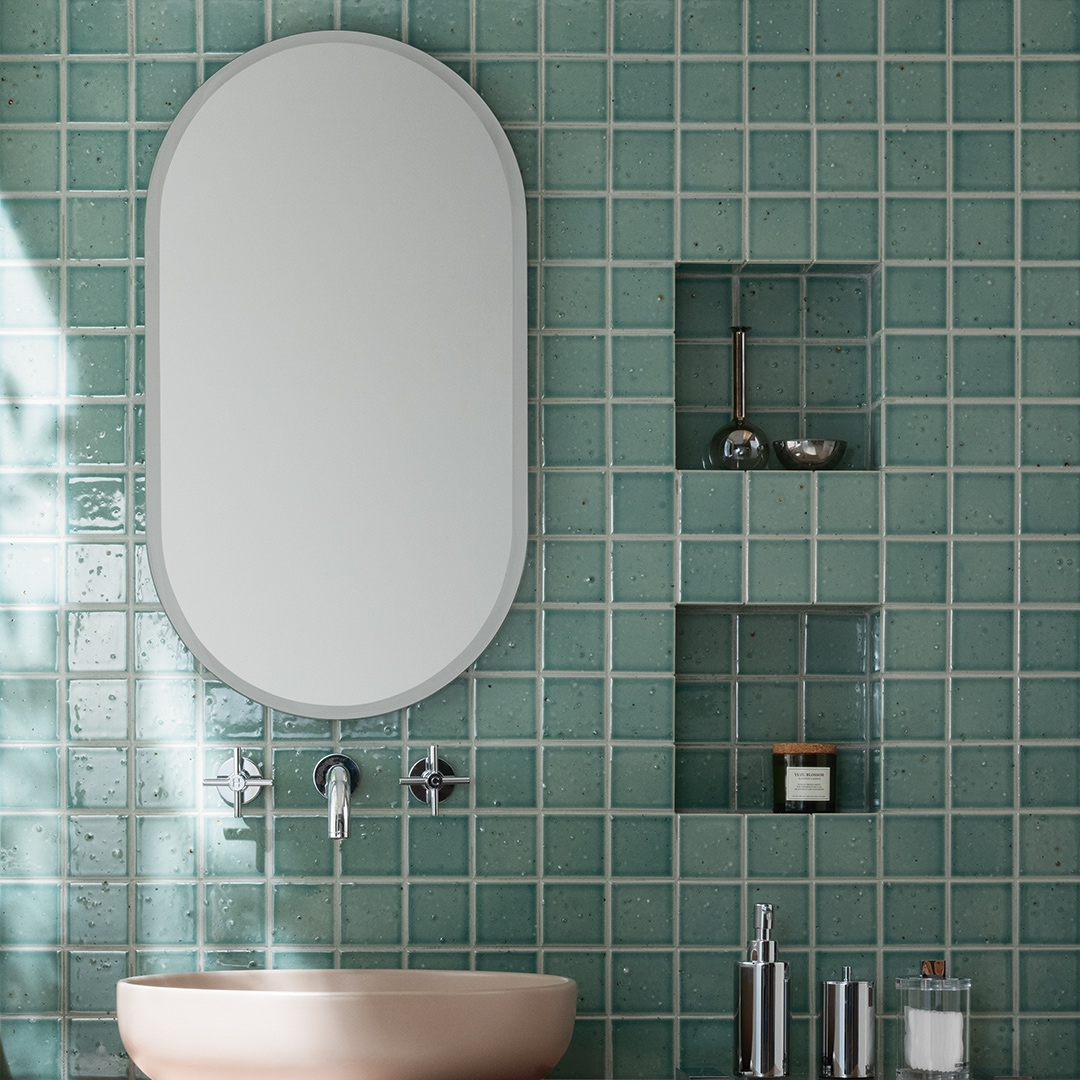FRAMELESS BEVELED MIRROR